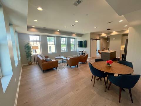 Historic Downtown Libertyville Loft