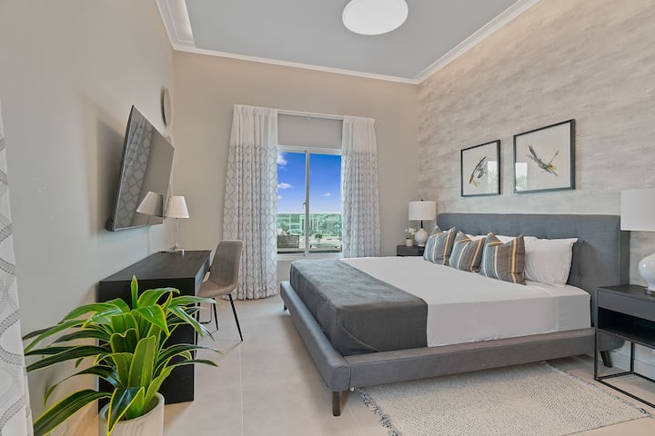 The Spacious Bedroom Comes with a King Size Bed, Private Ensuite Bathroom with Rain Shower, Spacious Closet, AC, 43 INCH Smart TV with 1000+ Channels and Movies, Fast WIFI, and Amazing City Views.