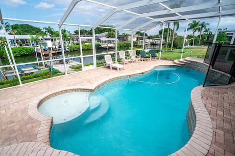 Apollo Beach pool house on canal!  Heated pool!