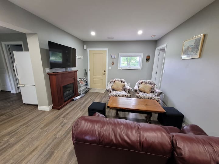 Cozy 3-bedroom Farmhouse In Wine-country - Niagara-on-the-Lake