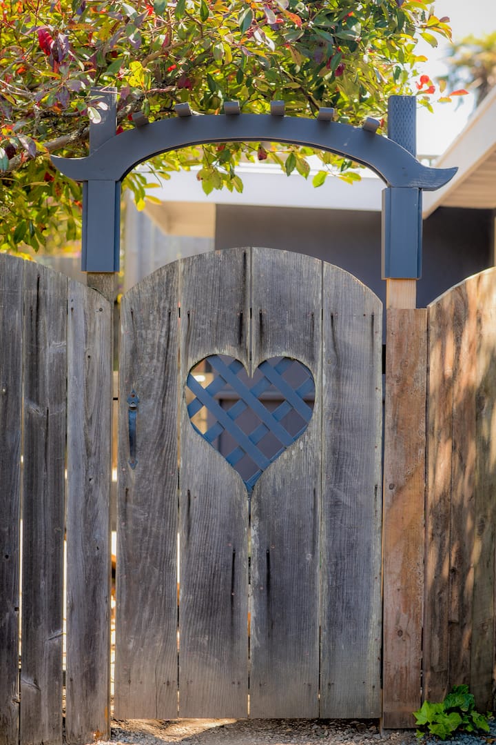 Private cottage steps from Muir Woods Guesthouses for Rent in Mill