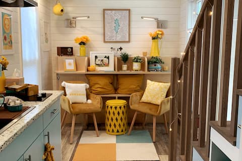 Popular Airbnb listing: Tiny House, Lots of Sunshine in the Big D in Junius Heights