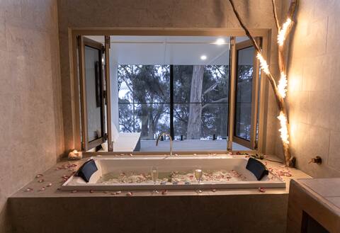 Bruny Island:Oceanfront Luxe Cabin Spa + Fireplace