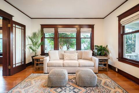 Chic Downtown Retreat | Sauna, Bay & Eats