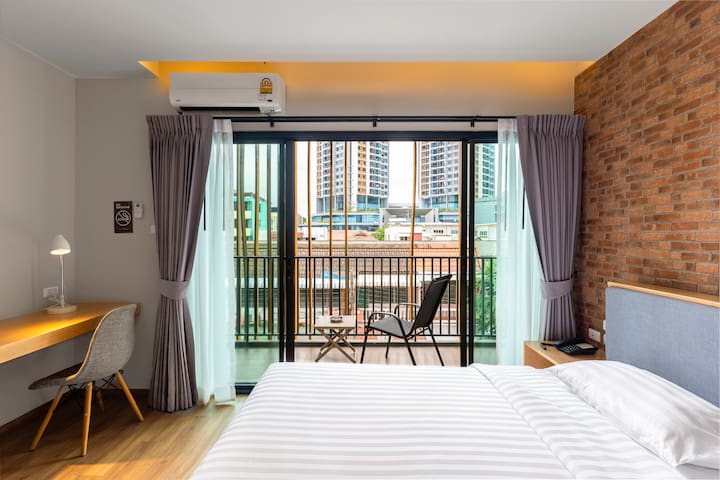 4 Deluxe Room with Large Window gallery image 4