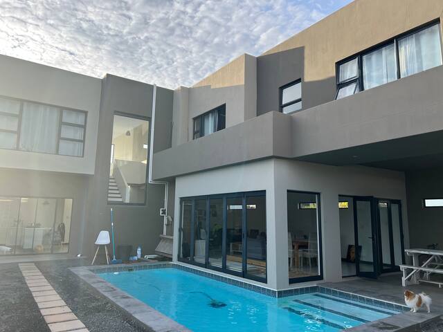 3 Bedroom Big House, pool, braai, fire pit. gallery image 3