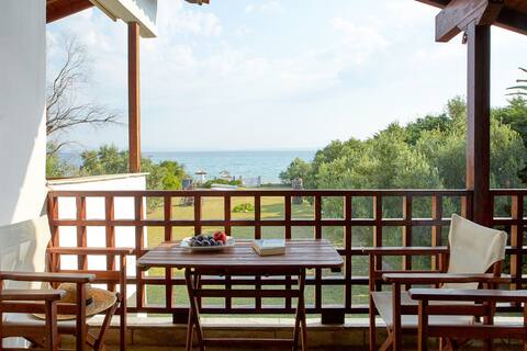 Beachfront Cottage near Pefkohori