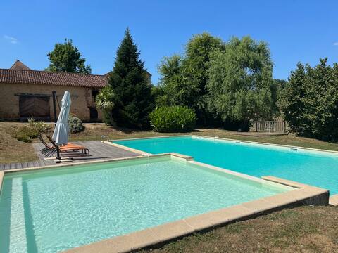 Charming cottage with swimming pool in Périgord Noir