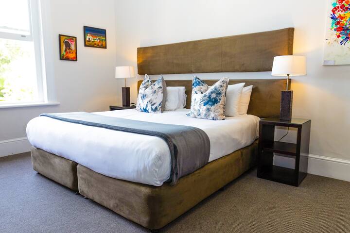 Perfect 6 bedroom Green Point Gem gallery image 4