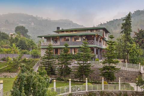The Mountain View Villa - Vintage Retreat 6 BR