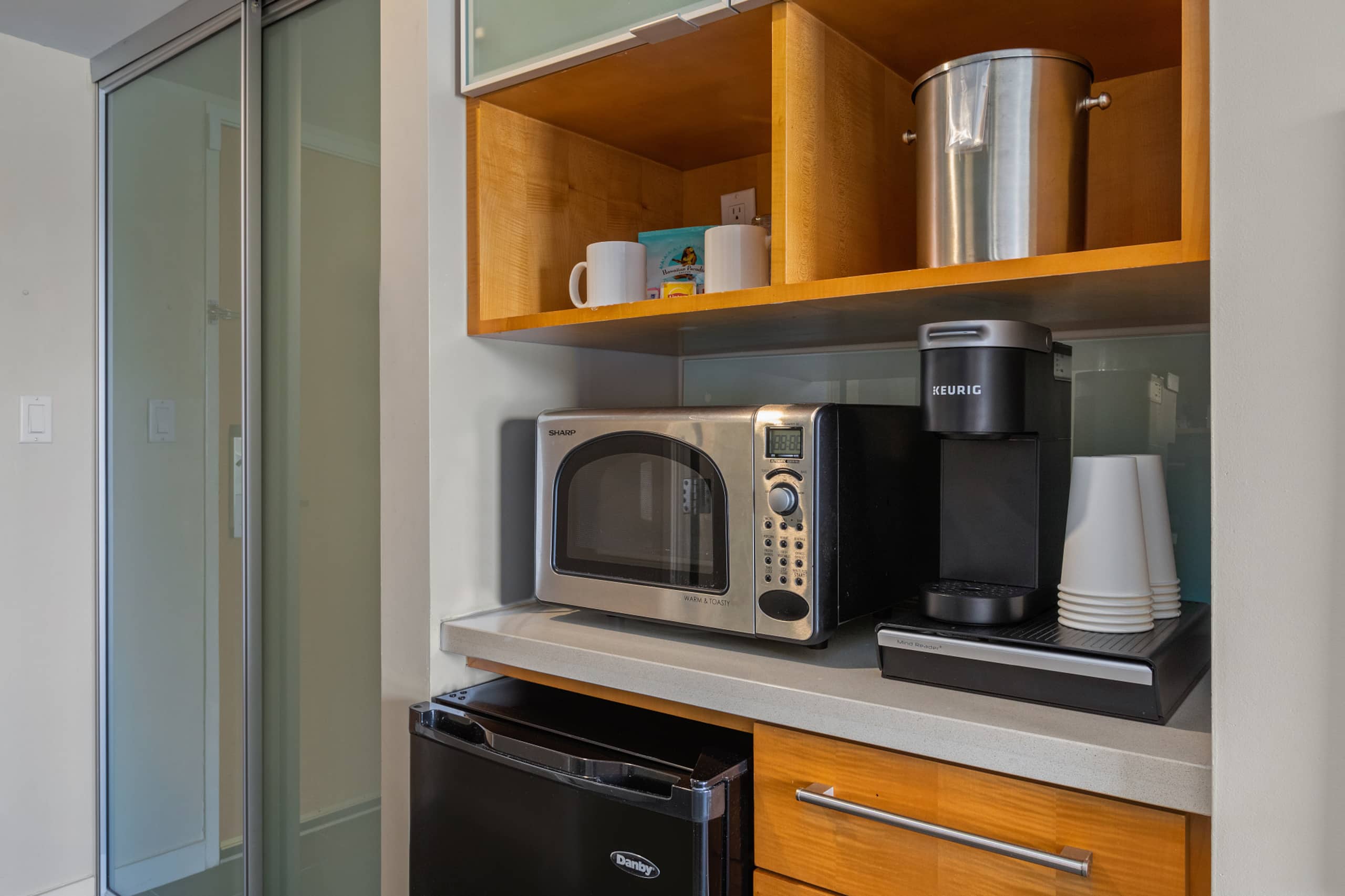 Condo in Honolulu · ★4.93 · 1 bedroom · 2 beds · 1 private bath - Image 4