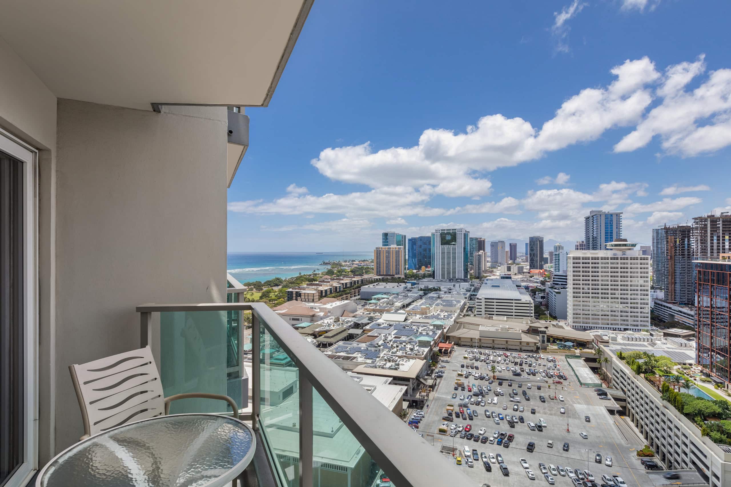 Condo in Honolulu · ★4.93 · 1 bedroom · 2 beds · 1 private bath - Image 1