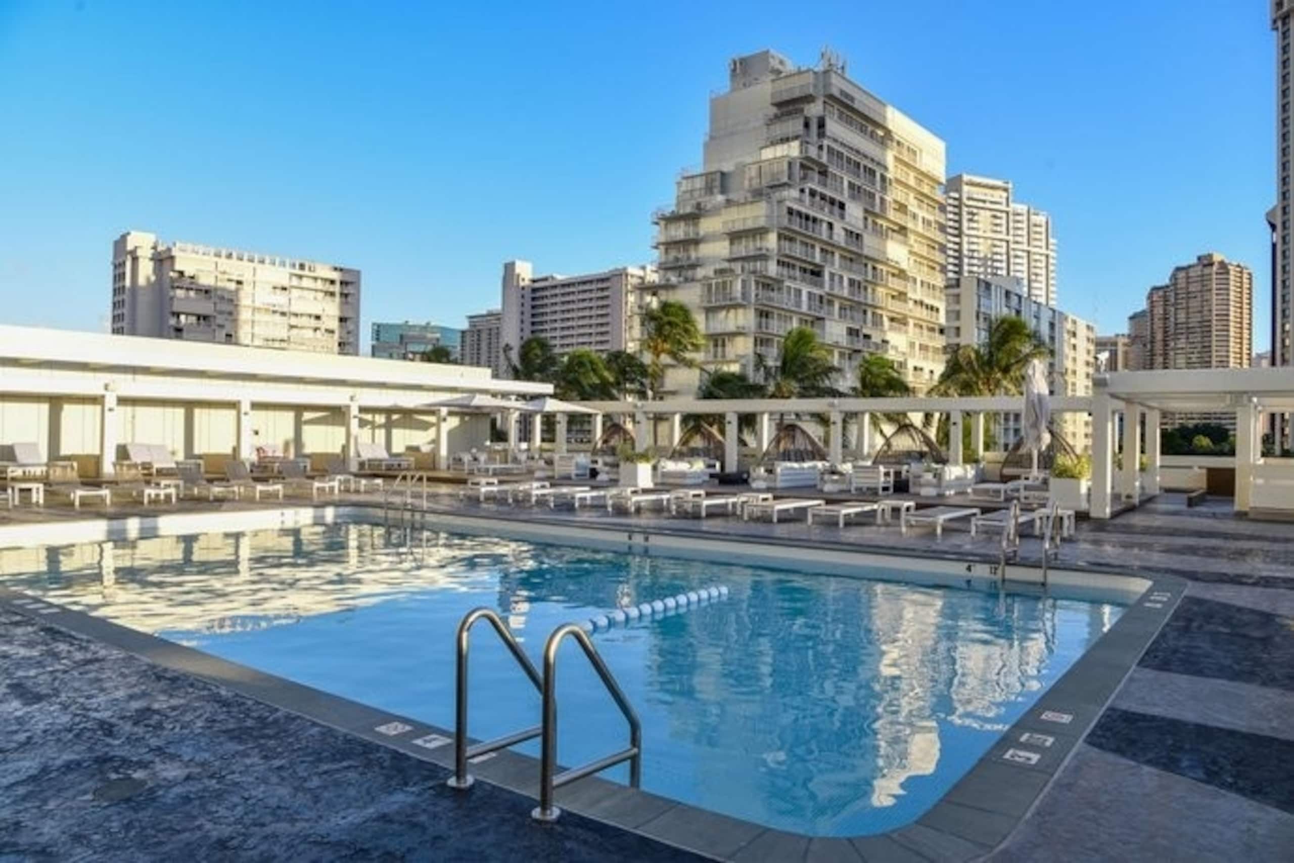 Condo in Honolulu · ★4.93 · 1 bedroom · 2 beds · 1 private bath - Image 44