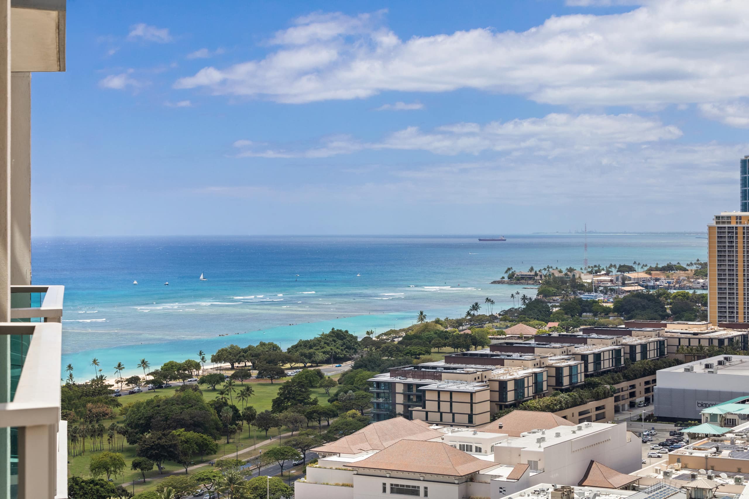 Condo in Honolulu · ★4.93 · 1 bedroom · 2 beds · 1 private bath - Image 30