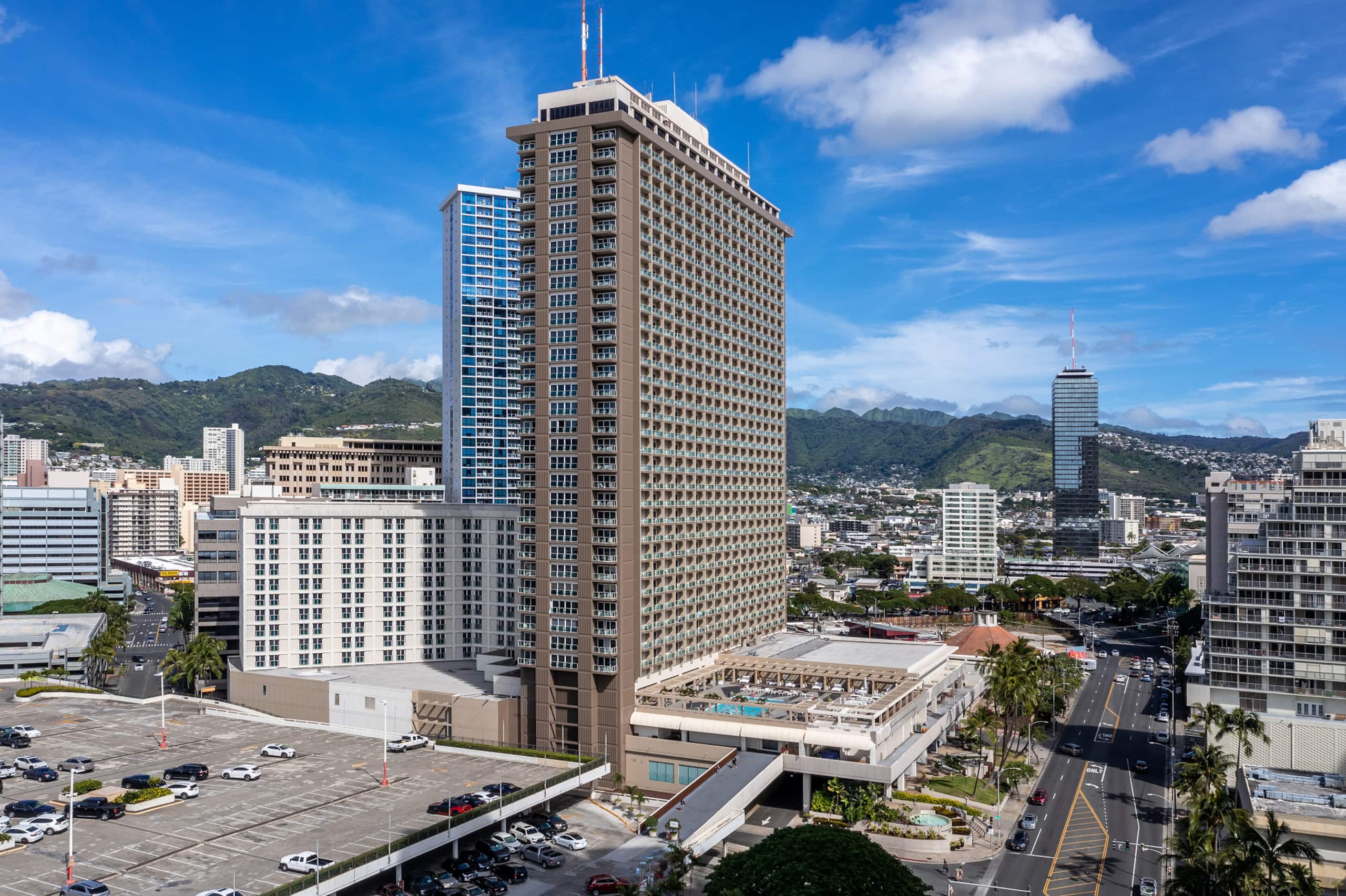 Condo in Honolulu · ★4.93 · 1 bedroom · 2 beds · 1 private bath - Image 37