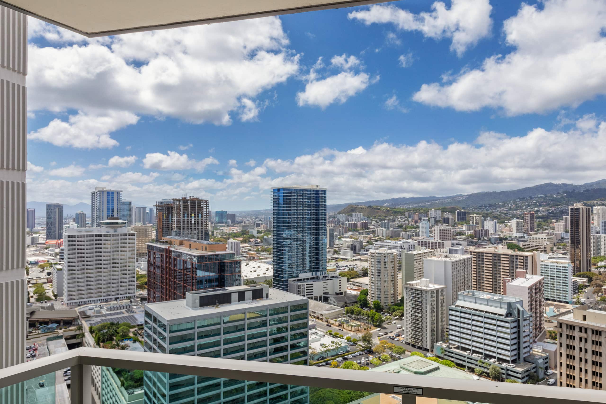 Condo in Honolulu · ★4.89 · 1 bedroom · 2 beds · 1 private bath - Image 25