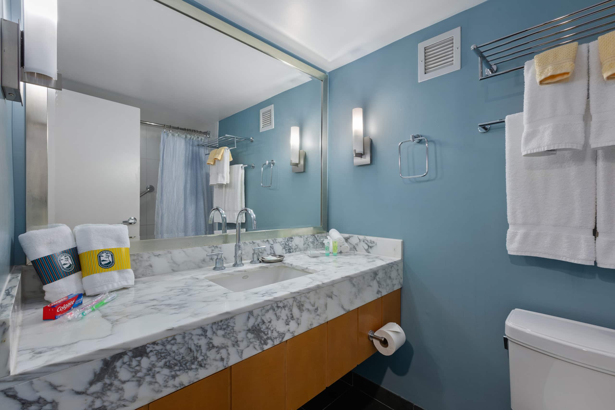 Condo in Honolulu · ★4.89 · 1 bedroom · 2 beds · 1 private bath - Image 15