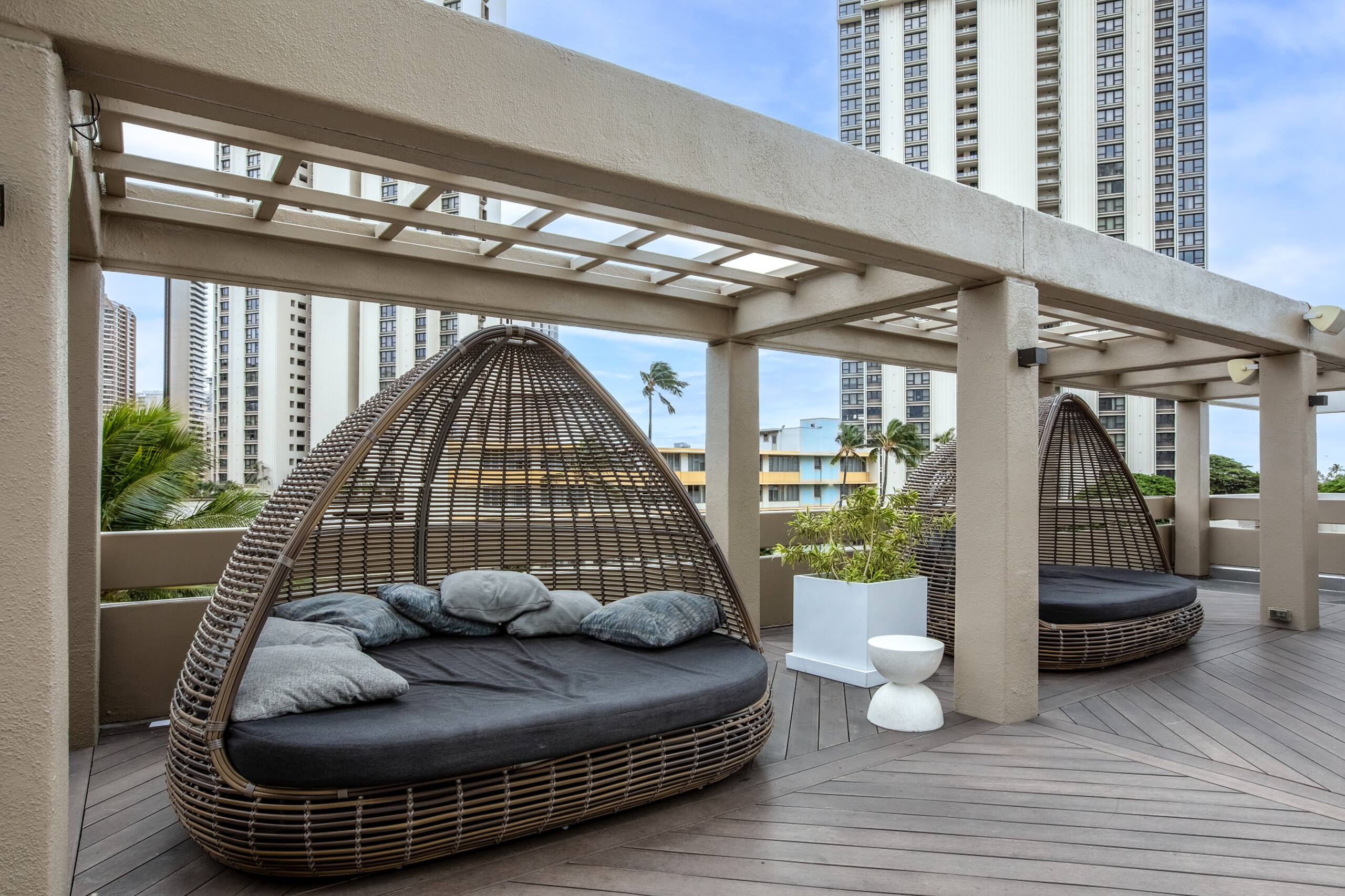 Condo in Honolulu · ★4.89 · 1 bedroom · 2 beds · 1 private bath - Image 30