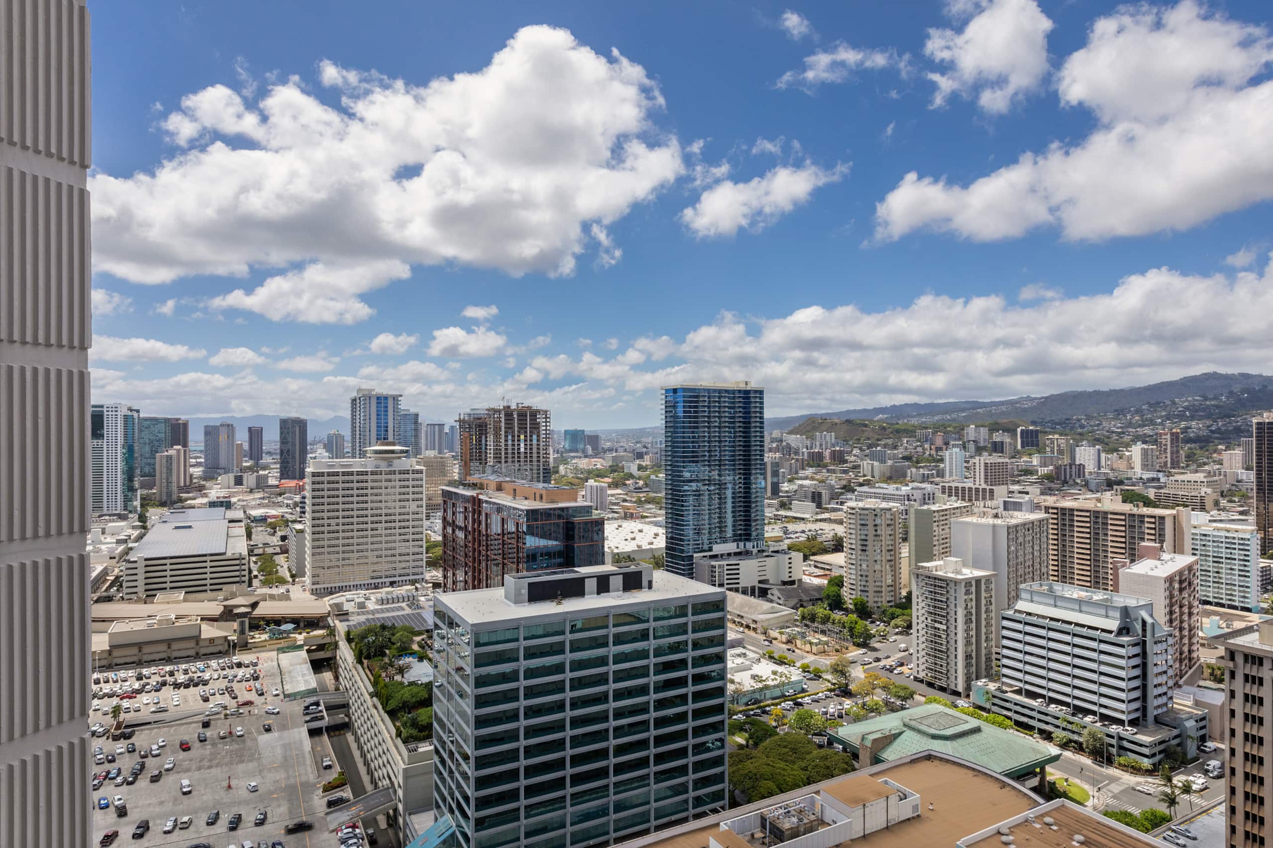 Condo in Honolulu · ★4.89 · 1 bedroom · 2 beds · 1 private bath - Image 26