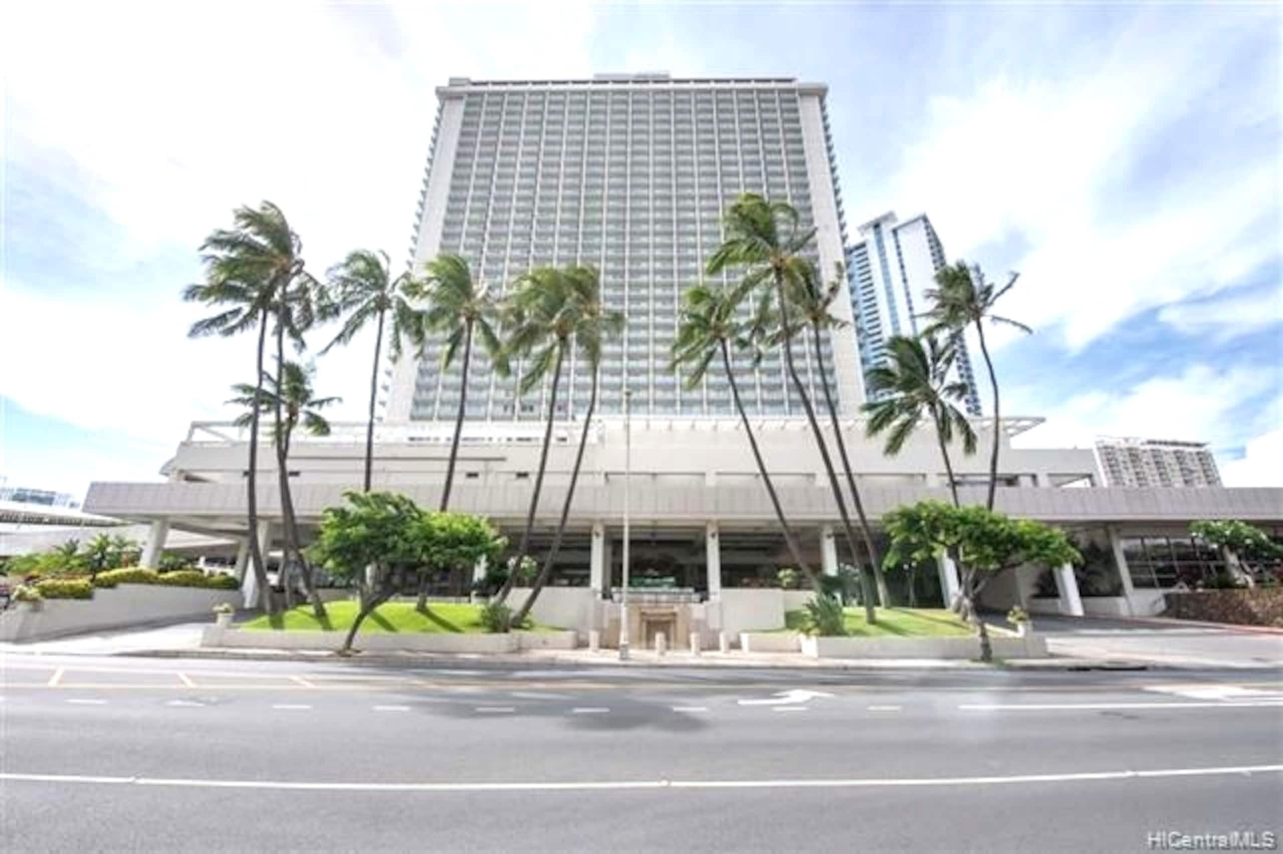 Condo in Honolulu · ★4.89 · 1 bedroom · 2 beds · 1 private bath - Image 27