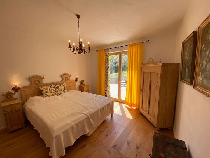 Schlafzimmer 1