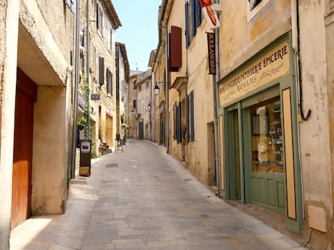 Popular Airbnb listing: Beautiful village house in the heart of Menerbes in Ménerbes