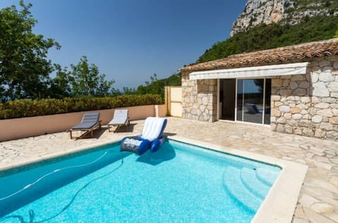 Large new studio in villa with pool.