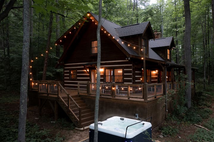Luxury Log Cabin | Hot Tub*Kids*Pets*Hiking*Toys