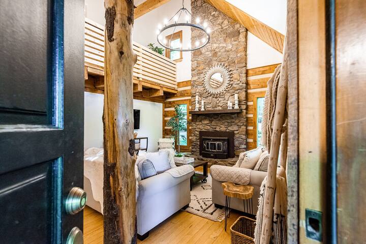 Luxury Log Cabin | Hot Tub*Kids*Pets*Hiking*Toys gallery image 5