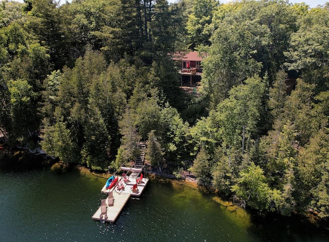 Cozy Coe Lake Cottage | Hot Tub · Wood Fireplace