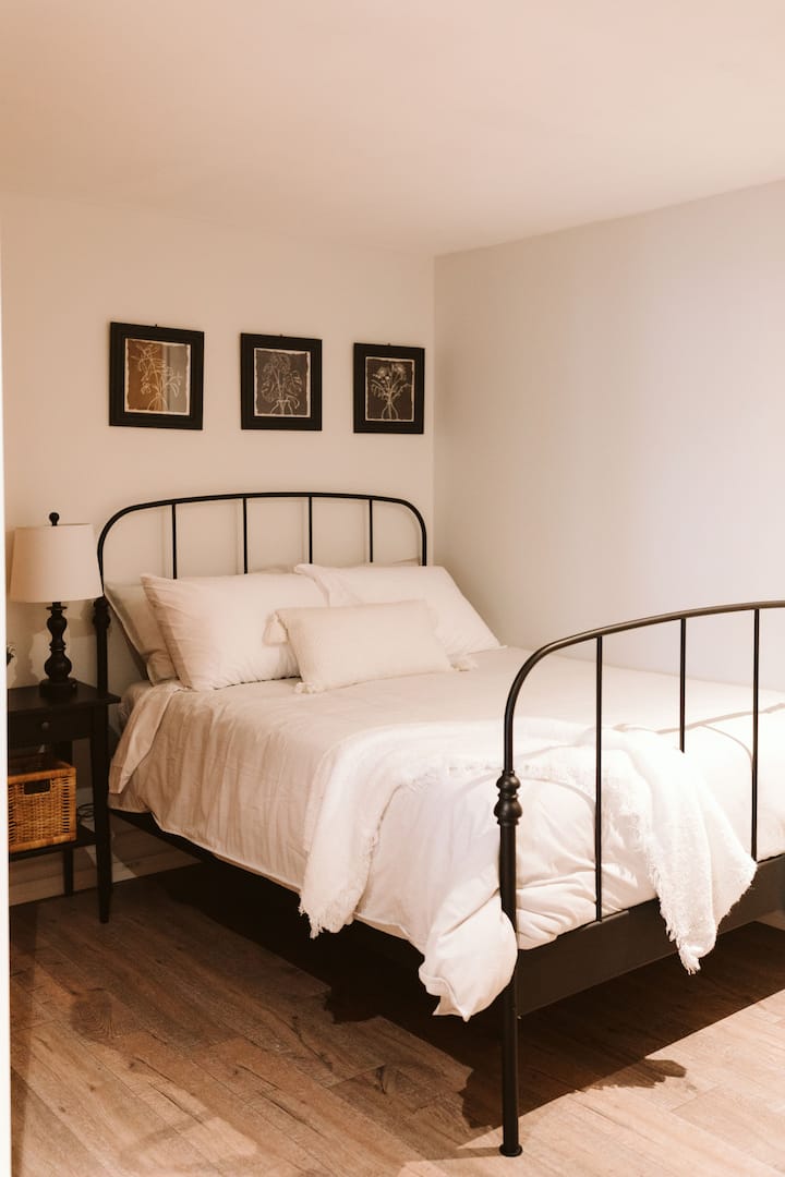 3rd bedroom within the basement, double bed