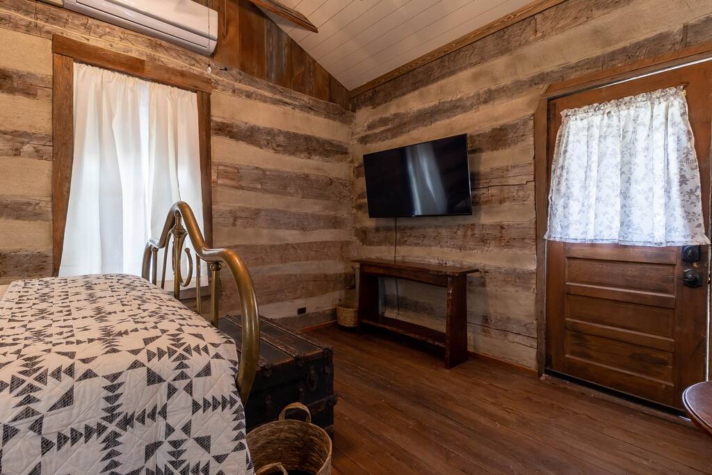 The Hoffmann Augusta Guest Collection Augusta, MO