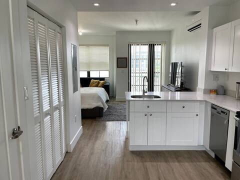 Modern Loft/Studio. Free parking and elevator