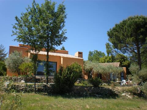 Quiet villa of Provence among the olive trees