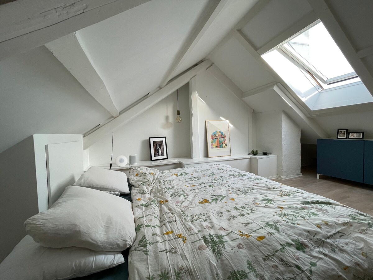 Amplio dormitorio principal en la segunda planta