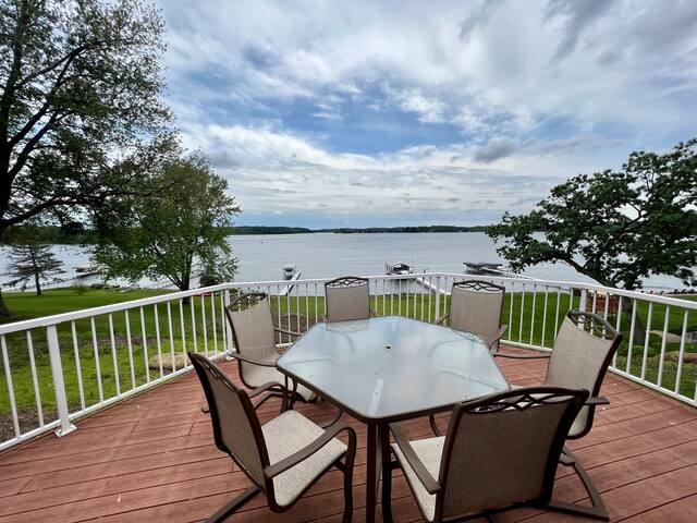 Lake Minnewashta Family Cabin gallery image 2