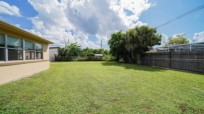 Relaxing Little Getaway! Fenced/Dog Friendly