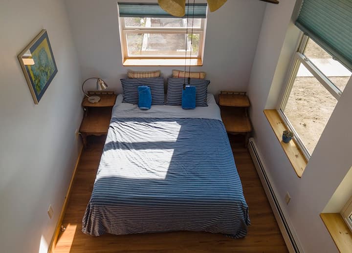 Meadow view getaway within the treetops. Vacation homes for Rent in
