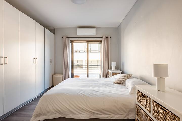 Lovely 3 bedroom penthouse in the mother city gallery image 5