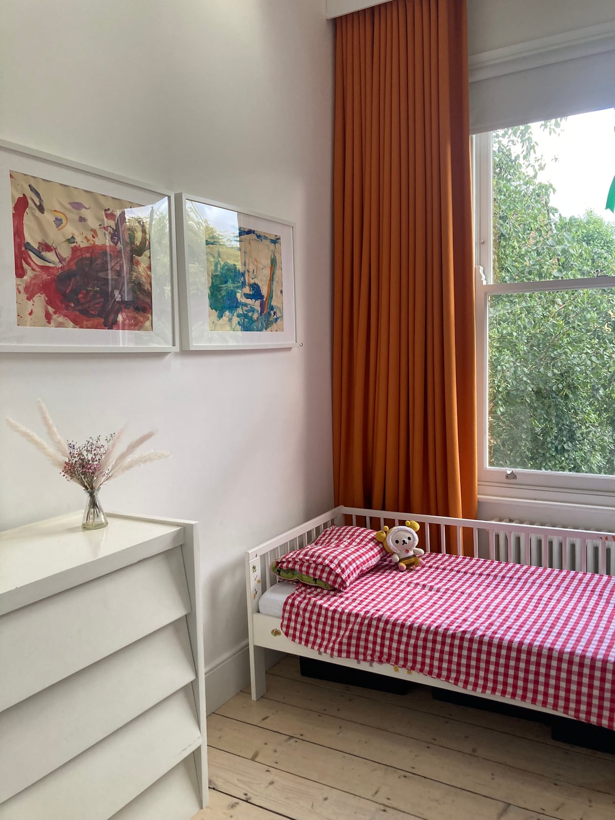 Chumba kimoja cha kulala 2 (sasa kina kitanda kimoja cha ukubwa kamili)