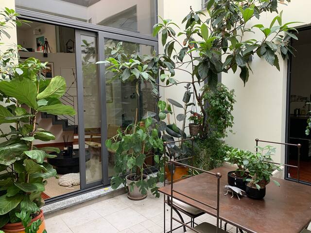 Lovely three-bed apartment with private patio gallery image 3