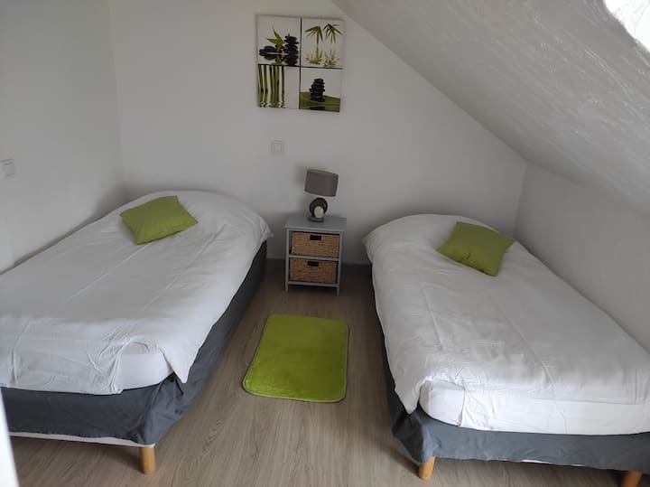 Kamer met 2 één persoons bedden