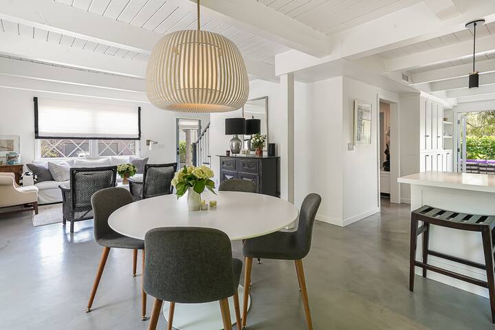 CHIC COTTAGE IN A+ LOCATION gallery image 2