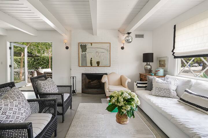 CHIC COTTAGE IN A+ LOCATION gallery image 4