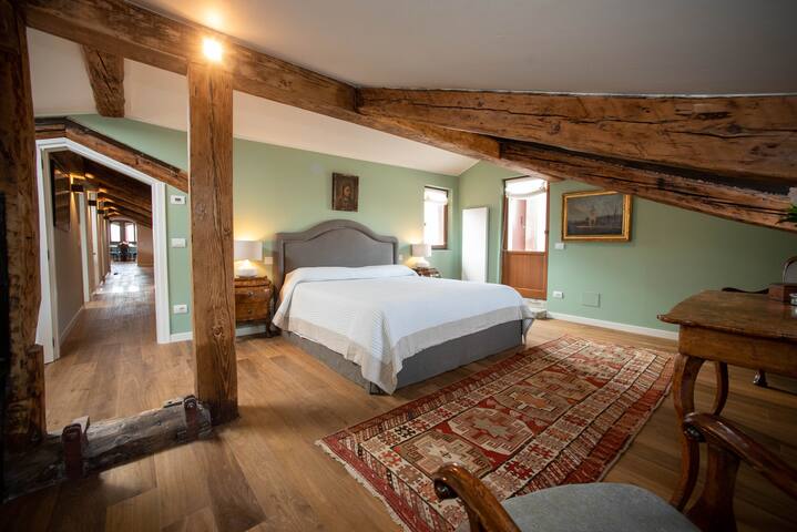 Charming Apartment with Terrace near San Marco gallery image 3