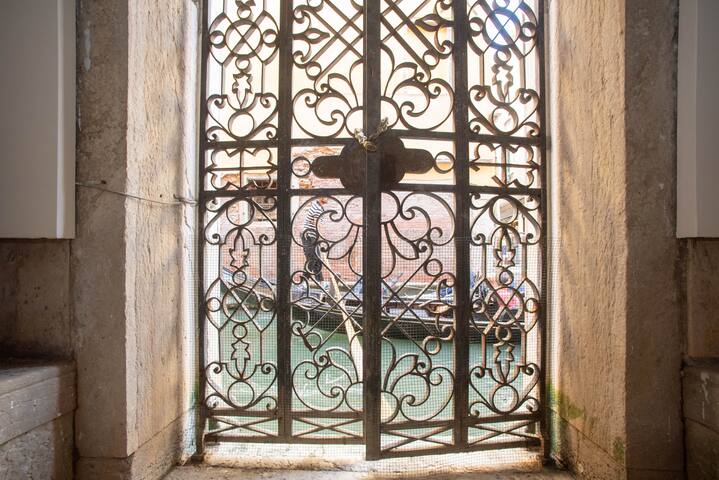 Charming Apartment with Terrace near San Marco gallery image 4