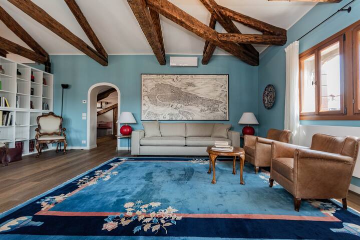 Charming Apartment with Terrace near San Marco gallery image 5