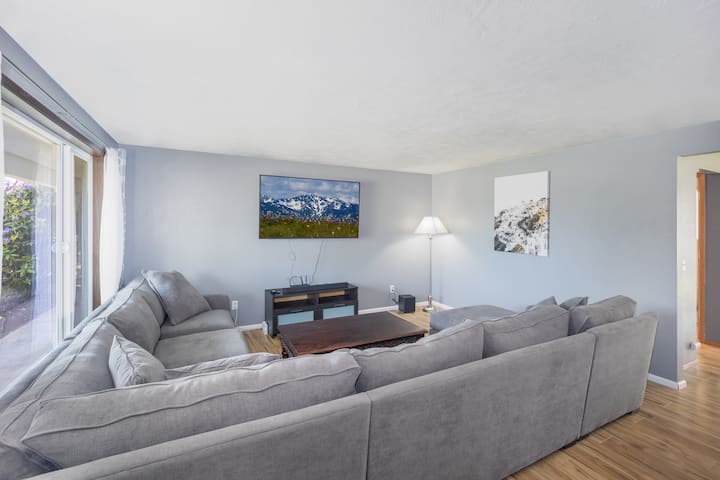 Lovely Downtown Home On  Olympic Discovery Trail - Sequim, WA