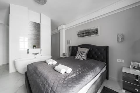 2 - Chic Apartment