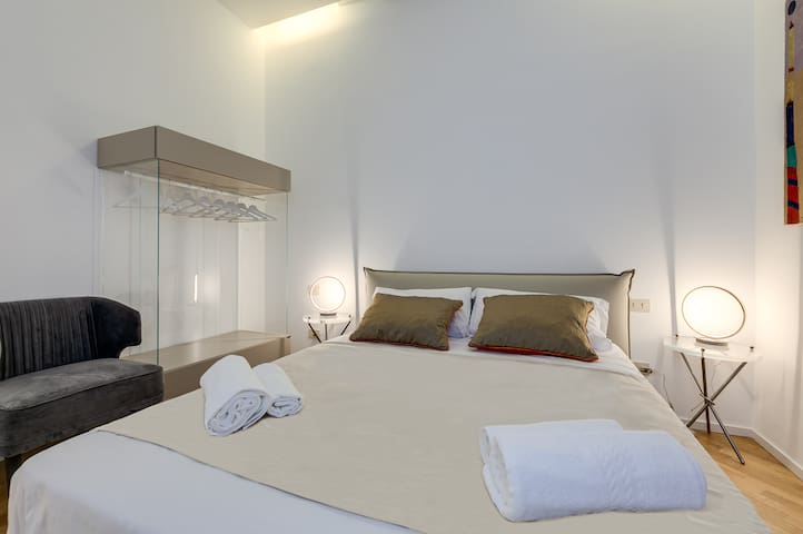 Spanish Steps Luxury Apartment (Netflix+Wifi) gallery image 4